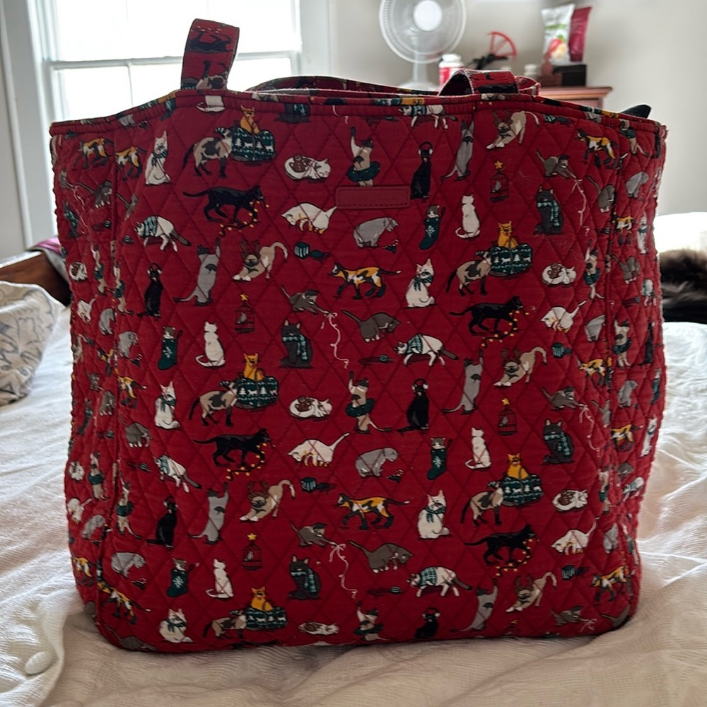 🆕 Vera Bradley Lg Tote Quilted Cats Meow Straps Pockets Zip Red Multi Cat Print